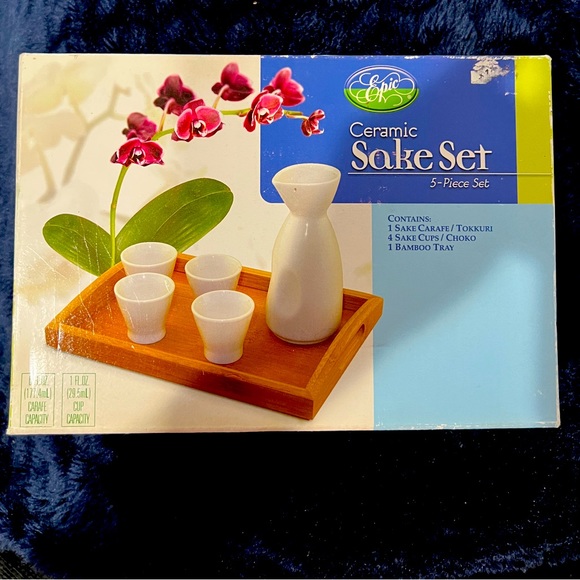 Ceramic Sake Set with bamboo tray, 4 sake cups and one sake carafe. - Picture 1 of 3